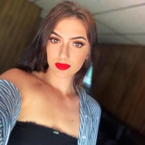 Meet your Posher, Alexis